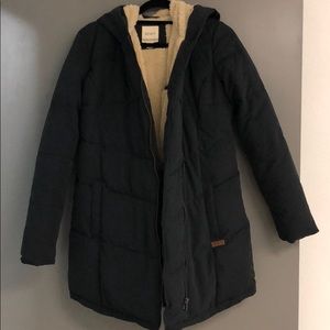 ROXY puff jacket w fur on the inside